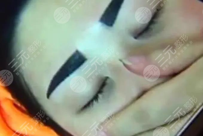 女子纹眉成关公