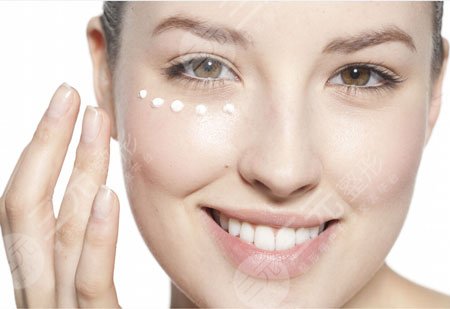 下眼袋浮肿怎么办?