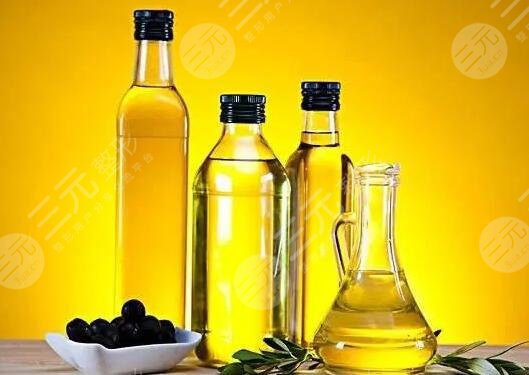 　　橄榄油如何去妊娠纹果好?有很多生产过孩子的爱美人士都反馈说，自己身上拥有不好看的妊娠纹，想要通过涂抹橄榄油，让自己的妊娠纹消除掉，恢复好看的肌肤，妊娠纹去除橄榄油已经是目前求美者人是比较认可的一种技术手段之一了，但是需要注意的是，妊娠油毕竟是外在用品，没办法达到根治，对于比较浅的妊娠纹是有一定淡化果的，但是如果是比较深的妊娠纹责没有太大用处，以下是小编根据去除妊娠纹成功姐妹们的安利，为大家整理出来的，目前国内去除妊娠纹比较好的几种方法之一，大家了解一下吧!  　　1、祛除妊娠纹的有方法  　　妊娠纹一般都体现在突然长胖的人群身上，主要的人群是怀孕期间的妈妈群体，在怀孕后期胎儿的发育速度会比较快，因此在腹部周围就会有一些妊娠纹的出现，如果对于没有怀孕的小伙伴们来说，一段时间的突然长胖，那么臀部和大腿根部都有一定的妊娠纹情况，但妊娠纹在一定情况下是很影响美观的，那么去妊娠纹的方法主要有哪些呢?  　　(1)、医美技术  　　医美去妊娠纹的果相对来说是比较快速且有的，到正规医院的整形美容科或者是整形美容医院去采用脉冲激光、镭射微晶磨皮、果酸换肤等多种专业的去皱纹技术缓解方案来去除妊娠纹，是目前时下见快且果好的一种去妊娠纹方法。  　　(2)、按摩  　　小伙伴们可以在每天睡前在妊娠纹部位涂抹精油，沿着顺时针方向打圈按摩，坚持按摩20分钟左右，在一个星期以后就会会有一定的去除妊娠纹的果，当然同时除了常规的按摩精油以外，还可以使用部分橙花油和薰衣草进行调配，这样去除妊娠纹会有比较的果。  　　(3)、鸡蛋  　　鸡蛋在一定程度上也可以去除妊娠纹，因为大家都知道鸡蛋清有清热解毒，促进组织生长的功，将妊娠纹部位清洗干净之后，将蛋清敷在肚子上，一般情况下需要等待十分钟左右，在十分钟过后擦掉，对腹部妊娠纹位置进行按摩，坚持一段时间可以有一定淡化妊娠纹的果。  　　(4)、饮食  　　饮食调理相对来说是妊娠纹较浅求美者可以选择的一种技术方式，多吃一些含丰富胶原蛋白的食物，可以在一定程度上让皮肤更有弹性，帮助妊娠纹的淡化。  　　2、激光去除妊娠纹需要多久?  　　激光去妊娠纹通常需要2到3个月左右时间，能够这样妊娠纹去除掉，当然具体的时间需要根据妊娠纹的严重程度来决定的，如果是妊娠纹比较严重的小伙伴们的话，则需要开展的激光缓解次数有一定的增加，一般就会在3个月左右才能去掉，如果是妊娠纹，觉浅两个月左右就能有一定的缓解果，当然，大家需要注意的是，在做激光手术的同时，我们也要注意合理饮食，因为激光手术在特定情况下会造成部分损伤，虽然不严重，但是也需要做好伤口的保养护理工作，多吃新鲜水果和蔬菜，短时间内不要碰水，这样才能帮助皮肤恢复。  　　3、激光去除妊娠纹多少钱?  　　价格通常在2万到2千元左右，其主要影响价格收费情况的，还是妊娠纹严重程度来决定的，如果是较浅的妊娠纹，那么他的缓解时间就比较短，他的收费也会相对比较低。当然，除了自身条件以外，不同医院，不同医生，不同去除妊娠纹的技术手段都会在一定程度上影响到价格，因此想要知道自己去除妊娠纹的具体价格，建议可以直接到医院面诊医生，医生会根据你的实际情况定制去除妊娠纹的方案，在此同时就能获得自己去除妊娠纹的具体价格。