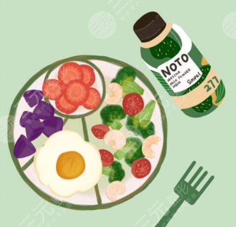 　　想减肥晚餐吃什么比较合理?现在有许多的小伙伴被肥胖困扰着，但是因为工作，家庭或者学习的原因，并没有充足的时间去运动减肥，为了维持自身的营养健康，也不能盲目的去节食减肥，所以我们可以通过改变自己的三餐，来达到一个维持营养的同时，能够减重的果。就有很多的小伙伴想了解晚餐吃什么可以减肥。对此小编不仅查阅了资料，也进行了亲身实践，整理了一些方法和食谱来对“想减肥晚餐吃什么”这个问题进行答疑解惑，小伙伴们可以参考一下。  　　一、想减肥晚餐吃什么比较合理?  　　小伙伴们想要减肥的话，在吃晚餐的时候需要注意哪些问题呢?首先咱们晚餐的时间好安排在晚上的六点左右，迟也不要超过晚上八点。有很多减重医生和我们科普过，晚上八点过后好不要再进食了，如果感觉到饥饿的话可以喝的水，如果咱们晚餐吃的太晚的话，接着就要上床睡觉，这样不仅会极大地增加患尿道结石的风险，也会使人更加容易发胖。  　　其次是晚餐，不适合过于丰盛的肉类因为晚餐吃大量的肉类的话，它会使咱们身体内的胆固醇含量极具增高，长时间这样吃的话就容易诱发冠心病。然后晚餐不适合吃甜食，晚餐过后呢，咱们的运动量会减少，甜食会加剧脂肪在身体里面的堆积，所以为了达到减肥的果，咱们在吃晚餐的时候应该避免吃甜食。  　　咱们在吃晚餐的时候，应该避免吃太饱，想必大家都经历过晚餐吃的太饱的话呢，不仅更容易长胖，还会导致晚上容易睡不着觉。在晚餐的时候吃了大量的东西的时候会造成肠胃的负担更重，肠胃就会传递很多信息给咱们的大脑，久而久之就会引起神经衰弱等症状。所以咱们在吃晚餐的时候呢，好吃七分饱，如果想要通过晚餐减肥的话，吃半饱维持身体的营养就可以了。  　　二、晚餐减肥应该吃什么?  　　咱们在通过晚餐减肥的方法进行减重的过程中，有一些食材可以达到这个减重的果，大家可以适当吃。首先咱们可以吃豆类食品，有研究表明，豆类有助于消除人体腹部的脂肪，因为豆类中含有丰富的膳食纤维，膳食纤维不仅可以去除身体的脂肪，也可以清除内脏脂肪。其次，可以吃绿色叶子菜，晚餐选择吃凉拌的绿色叶子菜，不仅可以保护帮助咱们少吃更多高热量食物，也维持了咱们的健活。  　　然后呢，咱们可以在晚餐期间选择吃粗粮，比如玉米，荞麦，高粱等粗粮食物，它们也含有丰富的膳食纤维，促进了肠胃的蠕动，也能够有的帮助咱们减肥。后呢，是晚餐期间可以适当的吃红辣椒，因为新鲜的红辣椒当中含有辣椒素，它能够加速人体的新陈代谢，从而减少脂肪在人体中堆积，也是一个减脂的小技巧。  　　三、医疗美容技术减肥  　　对于患有顽固性肥胖或者病理性肥胖的小伙伴，通过晚餐减肥的方法可能并不会起到的果，所以咱们可以选择医疗美容的技术来达到减肥的目的。咱们常见的减肥手术呢，有抽脂手术和缩胃手术。抽脂手术呢是在身体部位脂肪比较厚的地方切一个小切口，然后从小切口的部位，将皮下脂肪取出来，达到减肥的目的，但是吸脂手术对医生的技术要求是高的，所以小伙伴们需要到正规的医院去咨询。缩胃手术呢是通过切割的方式将胃部切割掉一部分缩小胃的容量，让咱们的进食变得更少，从而达到减肥的目的。