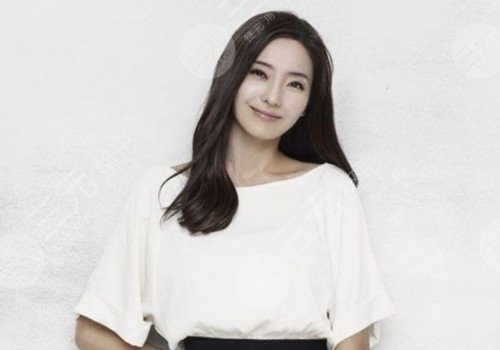 韩彩英整容前后差别惊人