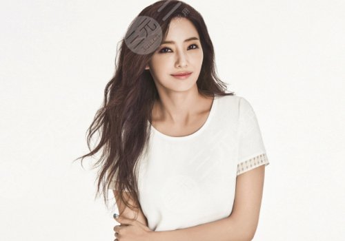 韩彩英整容前后差别惊人