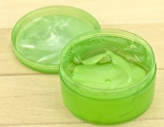 芦荟胶能祛痘和痘印吗？揭秘来咯！护肤战痘别盲目~