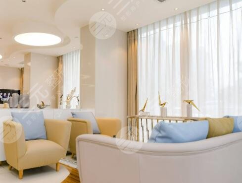 西安小艾熊医疗美容怎么样?院内3位医生实力揭秘,价格表公开!