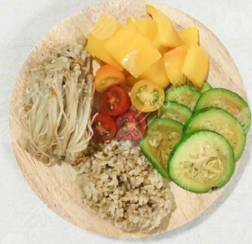 不吃晚饭减肥法容易反弹吗?