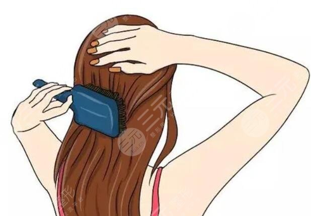 使用吹风机吹头