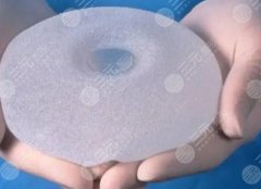 曼托隆胸光面好还是毛面好？假体丰胸术前科普，教你这样挑！