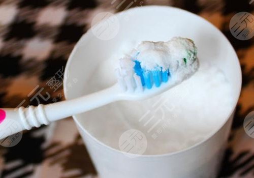 用小苏打刷牙牙齿会变白吗?牙齿美白可以这样做! 用小苏打刷牙牙齿会变白吗?牙齿美白可以这样做!