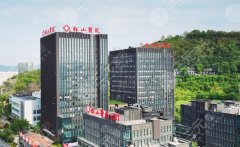重庆松山医院做双眼皮怎么样？收费合理，3位美眼大咖介绍！