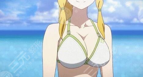 隆胸
