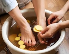生姜泡脚的功效与作用有哪些？这几个功效与作用在线看！